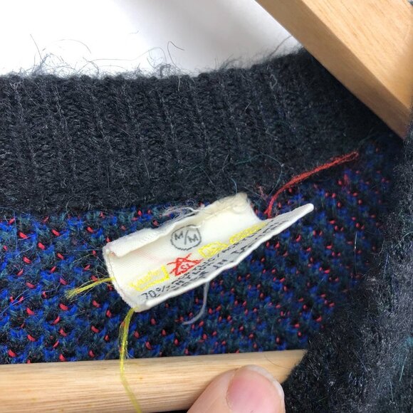 Vintage 1970's Hudson's Bay Butterfly Black blue pink Acrylic knit sweater 70s M - Picture 6 of 15